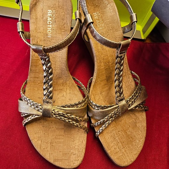 Kenneth Cole Reaction Metallic Gold Strappy Braided Wedge Shoes Size 7 Medium - Picture 2 of 6